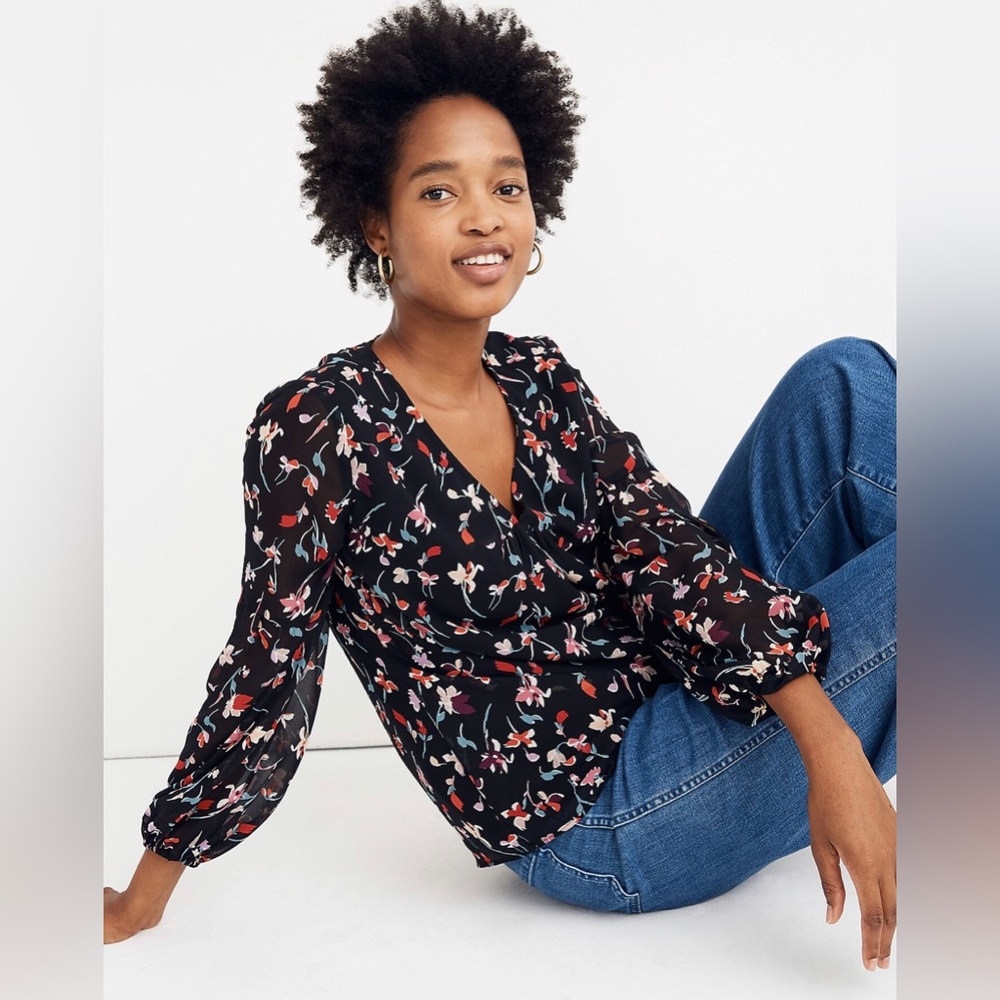 Madewell Shirred-Sleeve V-Neck Top in Drifting Flowers